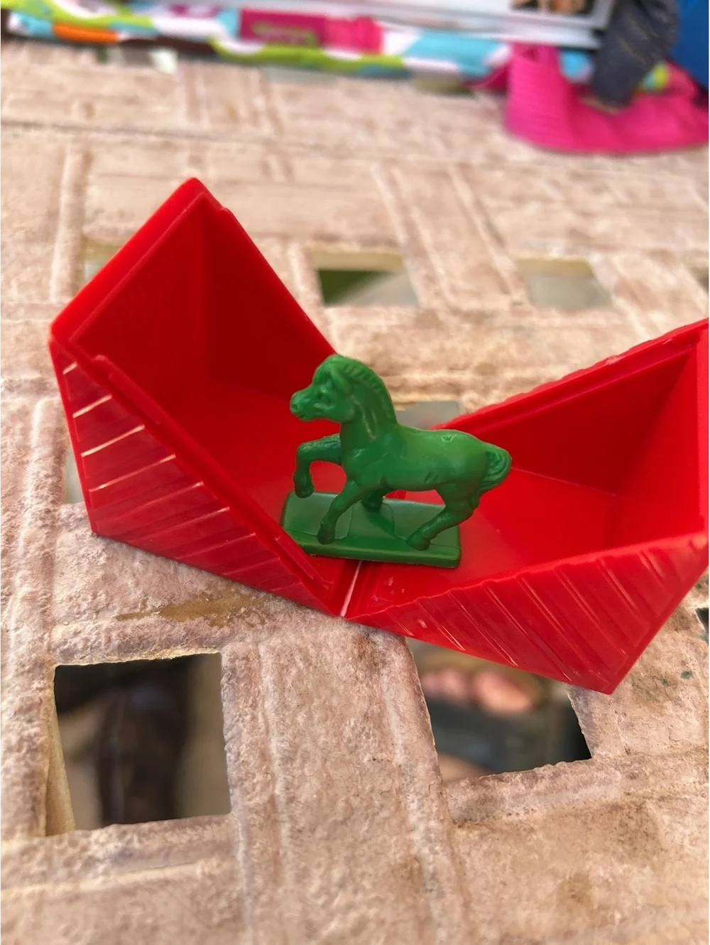 Plastic block Tupperware replacement h with horse